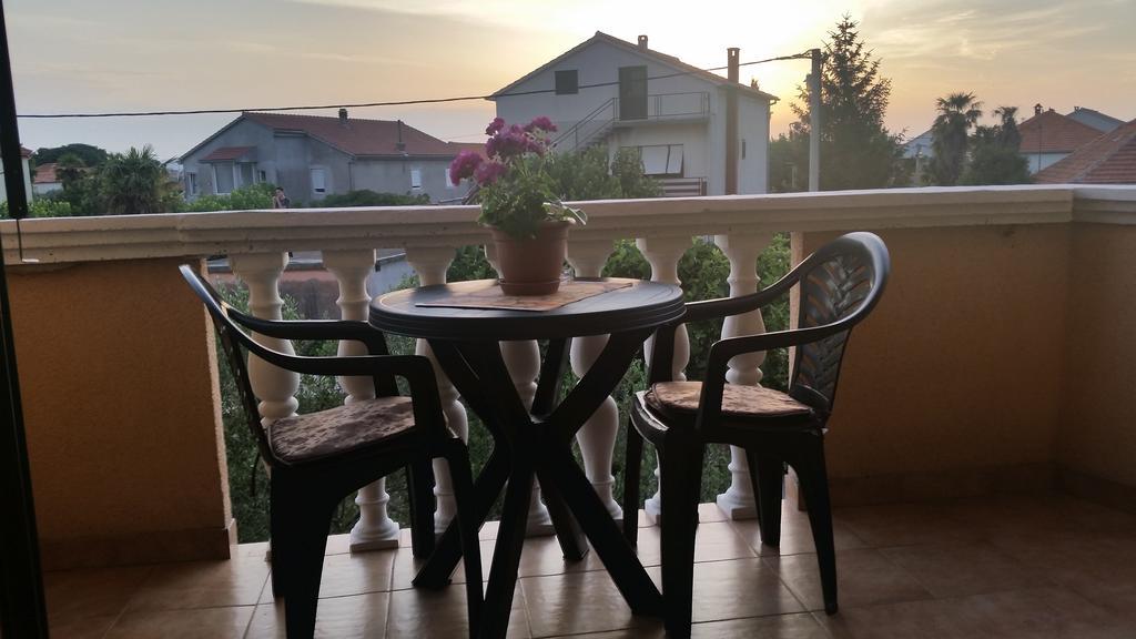 Apartments Dano Sukošan Camera foto